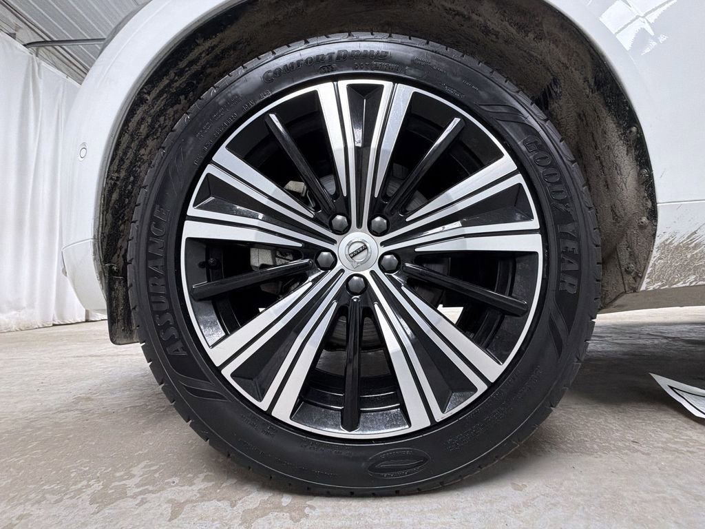 Used 2023 Volvo XC60 B5 Ultimate w/ Climate Package image 14