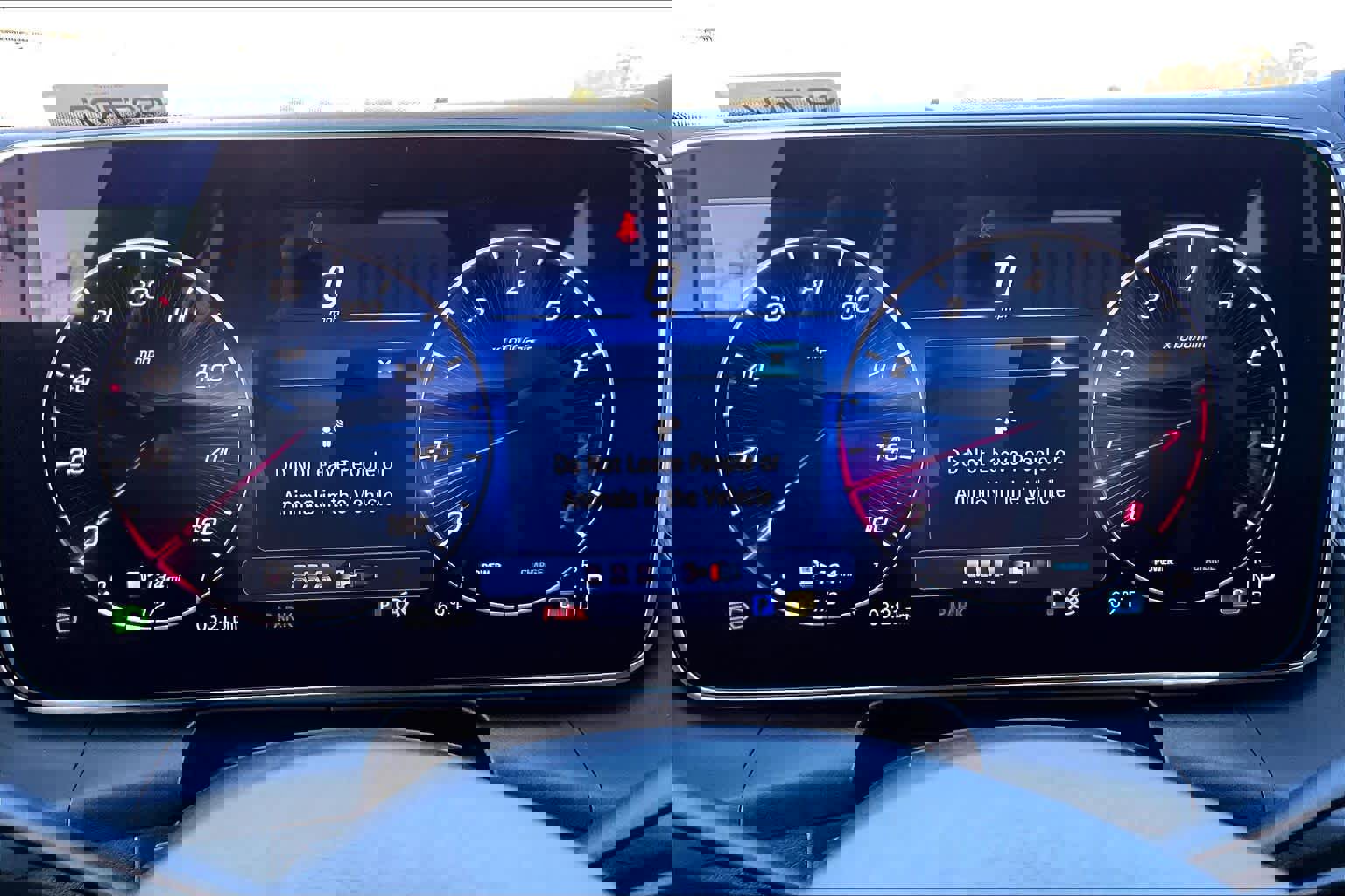 Used 2025 Mercedes-Benz GLC 300 4MATIC image 23