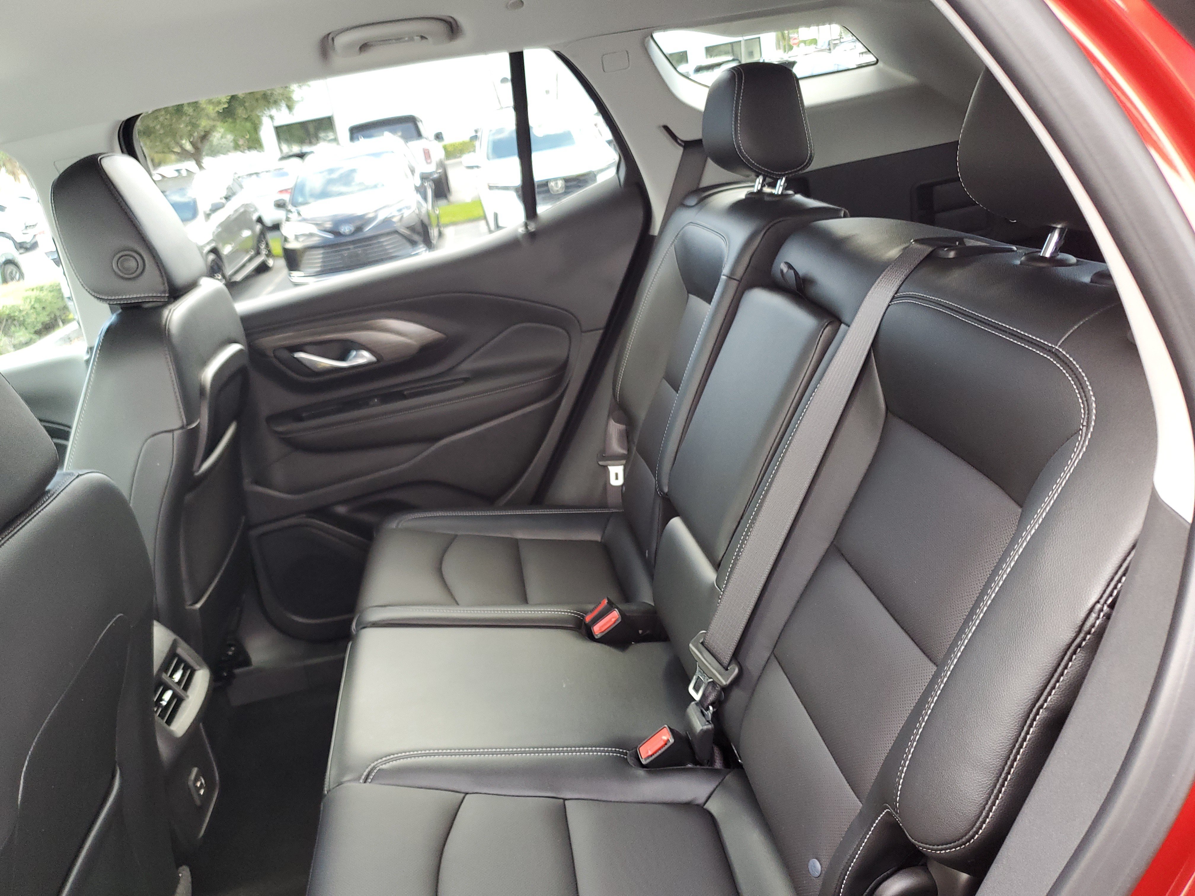 Used 2023 GMC Terrain SLT w/ Tech Package FWD image 14