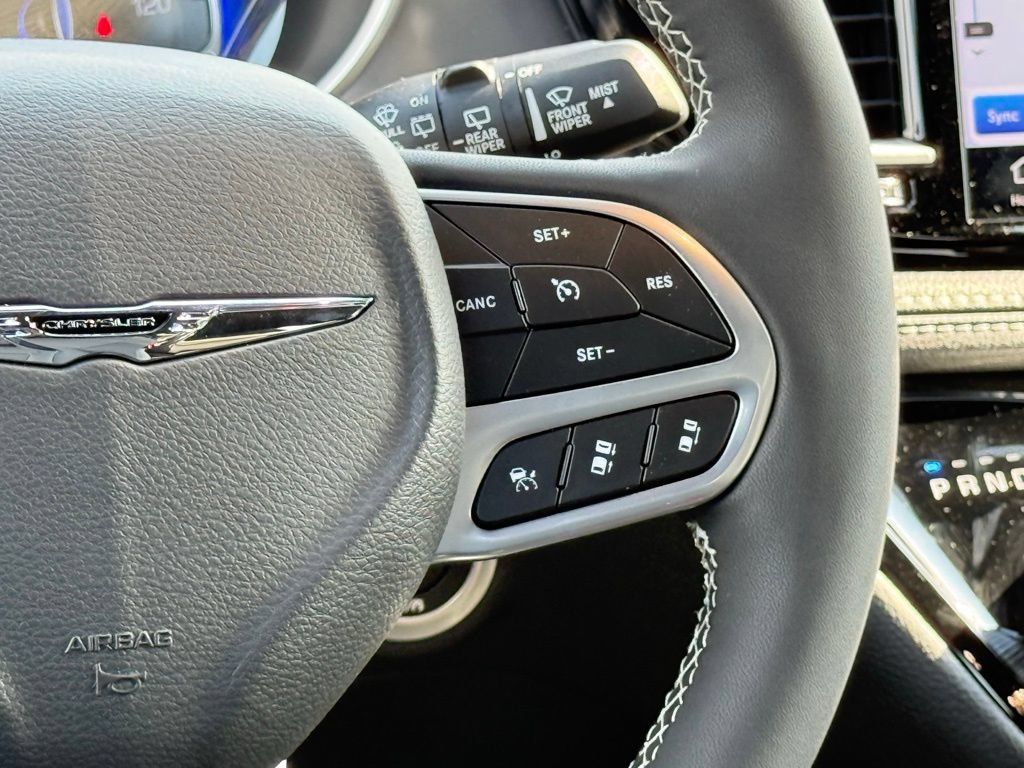New 2025 Chrysler Pacifica Select FWD image 20