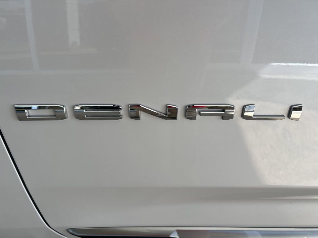 Used 2024 GMC Yukon XL Denali w/ Advanced Technology Package image 30