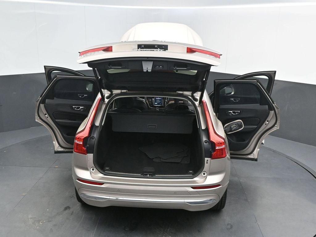 Certified 2023 Volvo XC60 B5 Plus image 32