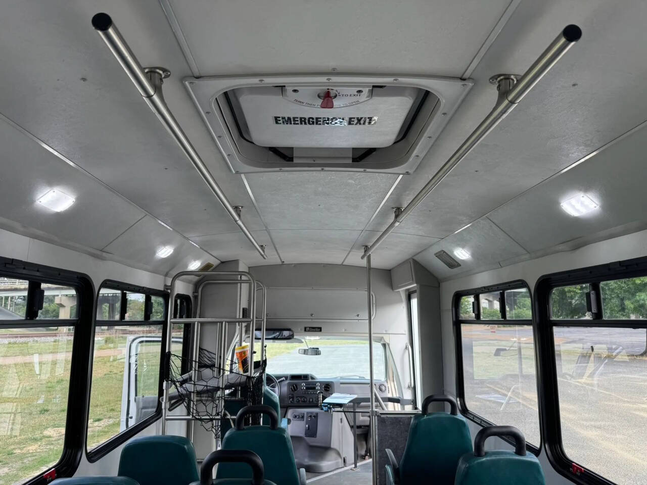 Used 2015 Ford E-350 and Econoline 350 Super Duty RWD image 17