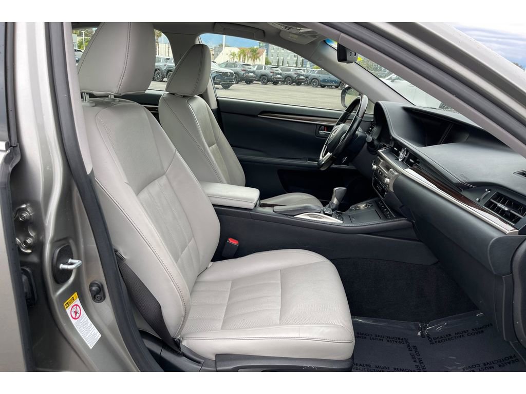 Used 2017 Lexus ES 300h image 19