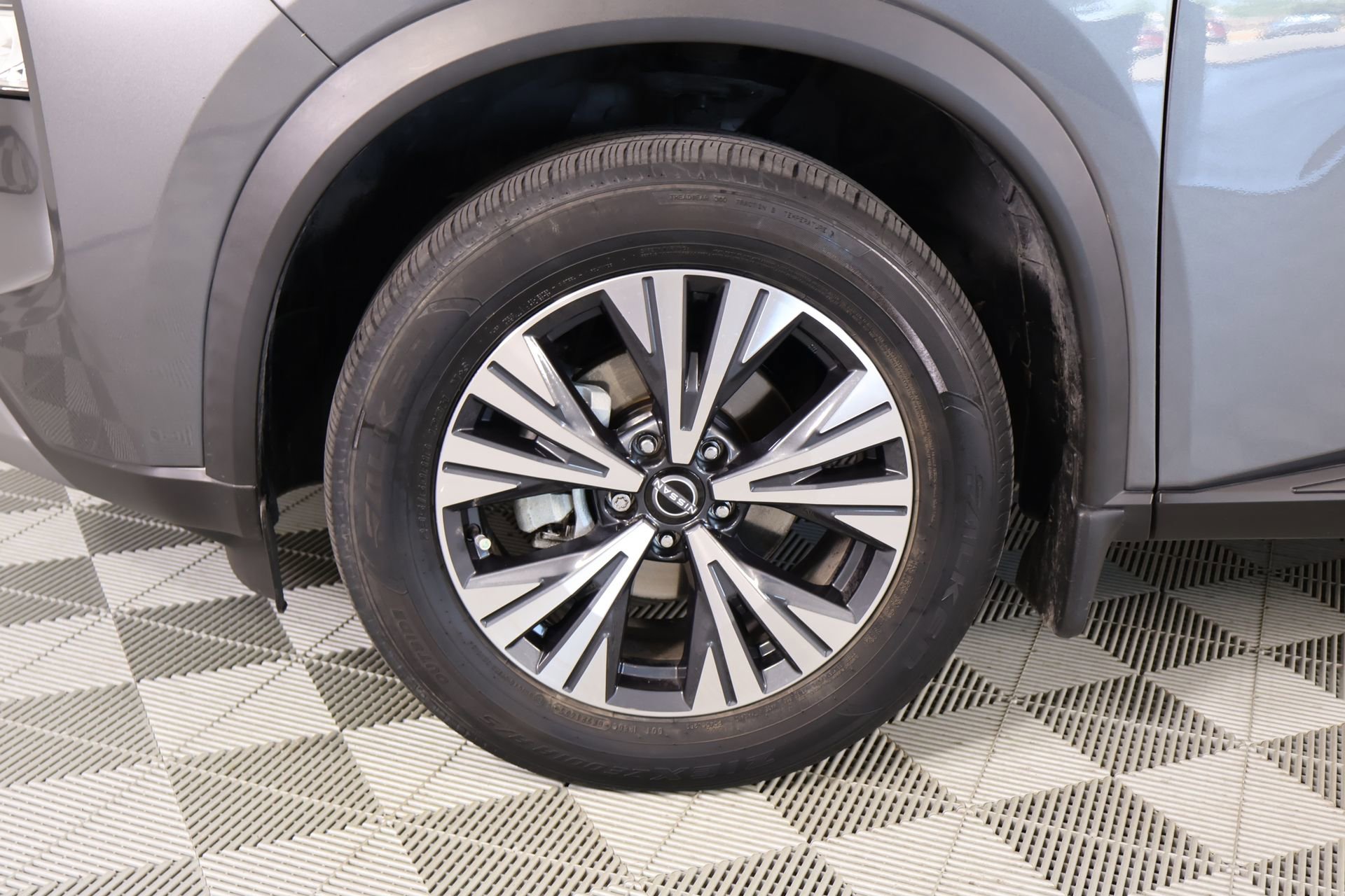 Used 2023 Nissan Rogue SV FWD image 16