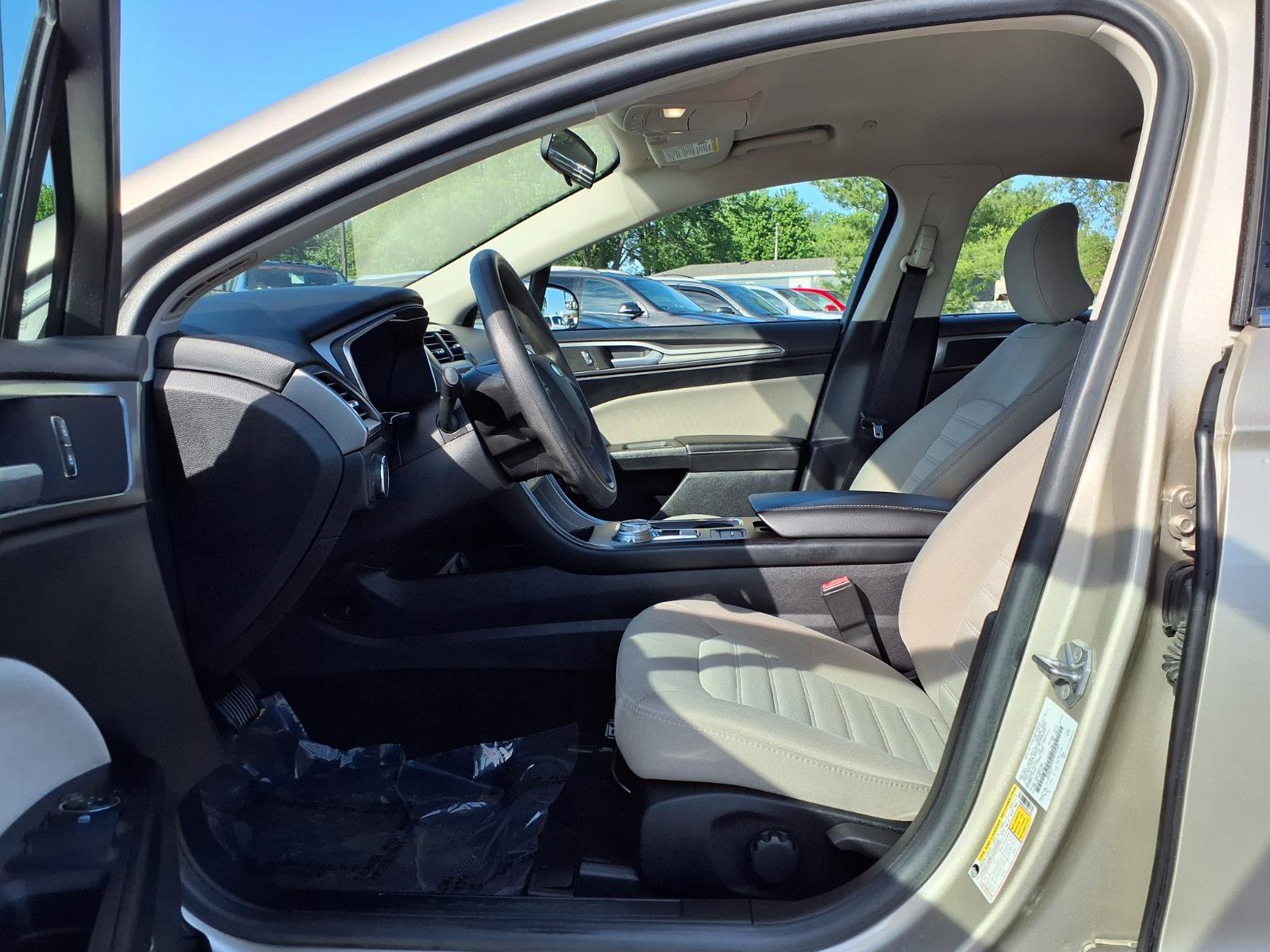 Used 2018 Ford Fusion S FWD image 21