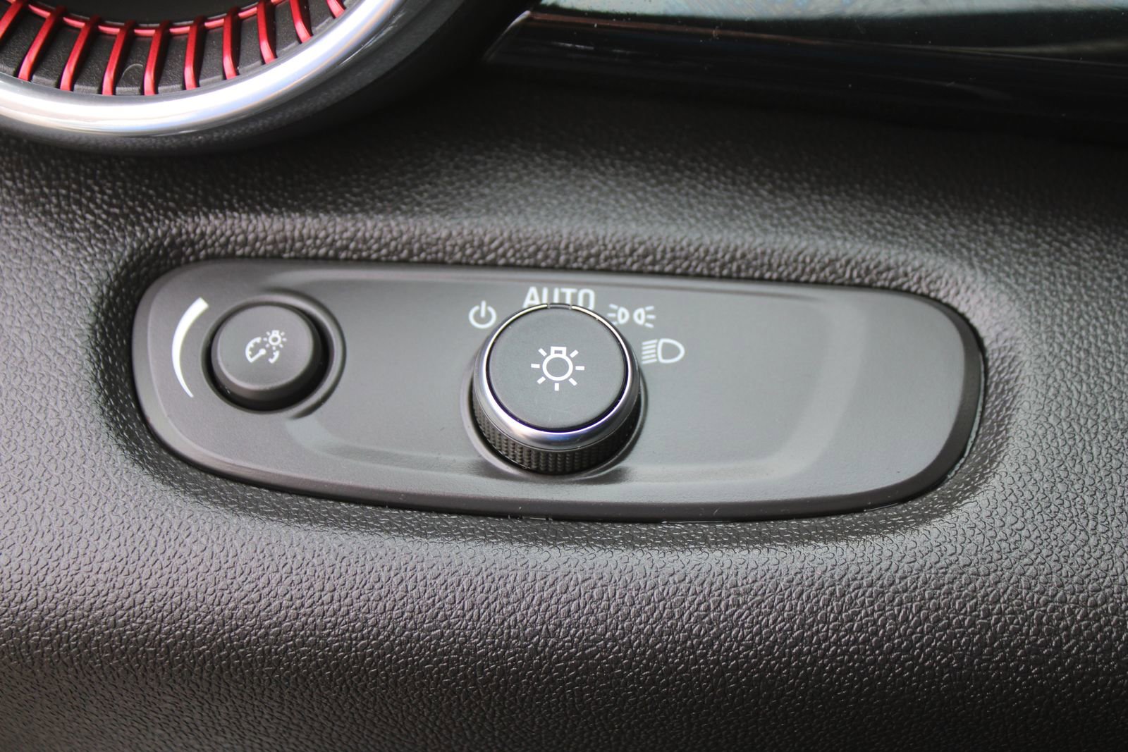 Used 2024 Chevrolet Trax RS image 24