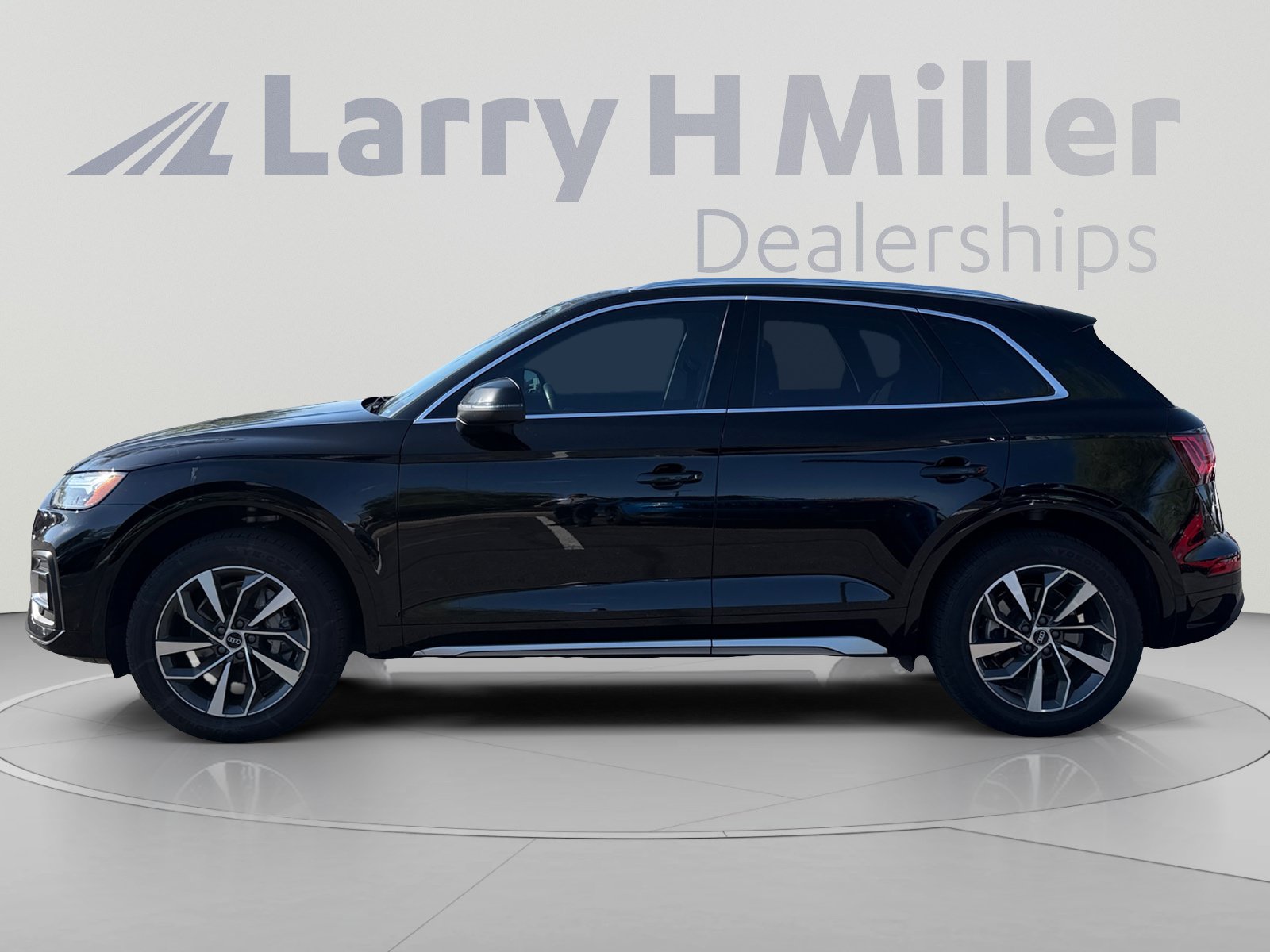 Used 2021 Audi Q5 2.0T Premium w/ Convenience Package AWD/4WD image 2