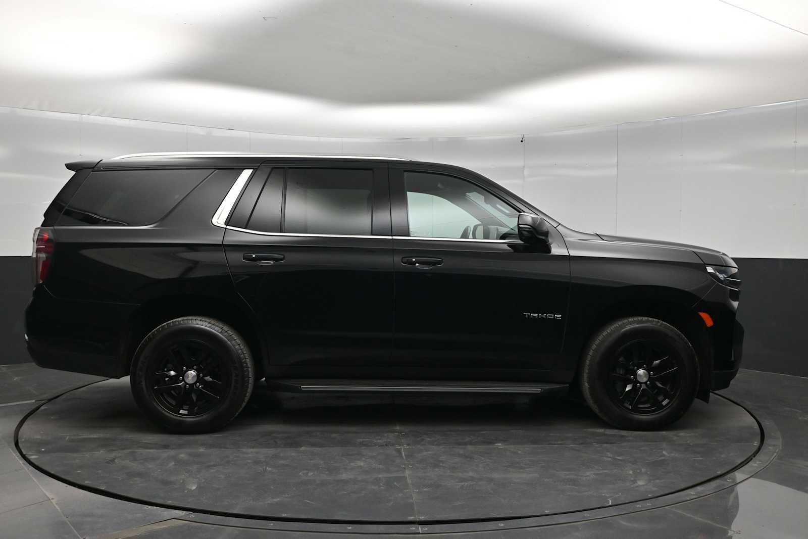 Used 2023 Chevrolet Tahoe LT w/ Luxury Package AWD/4WD image 9