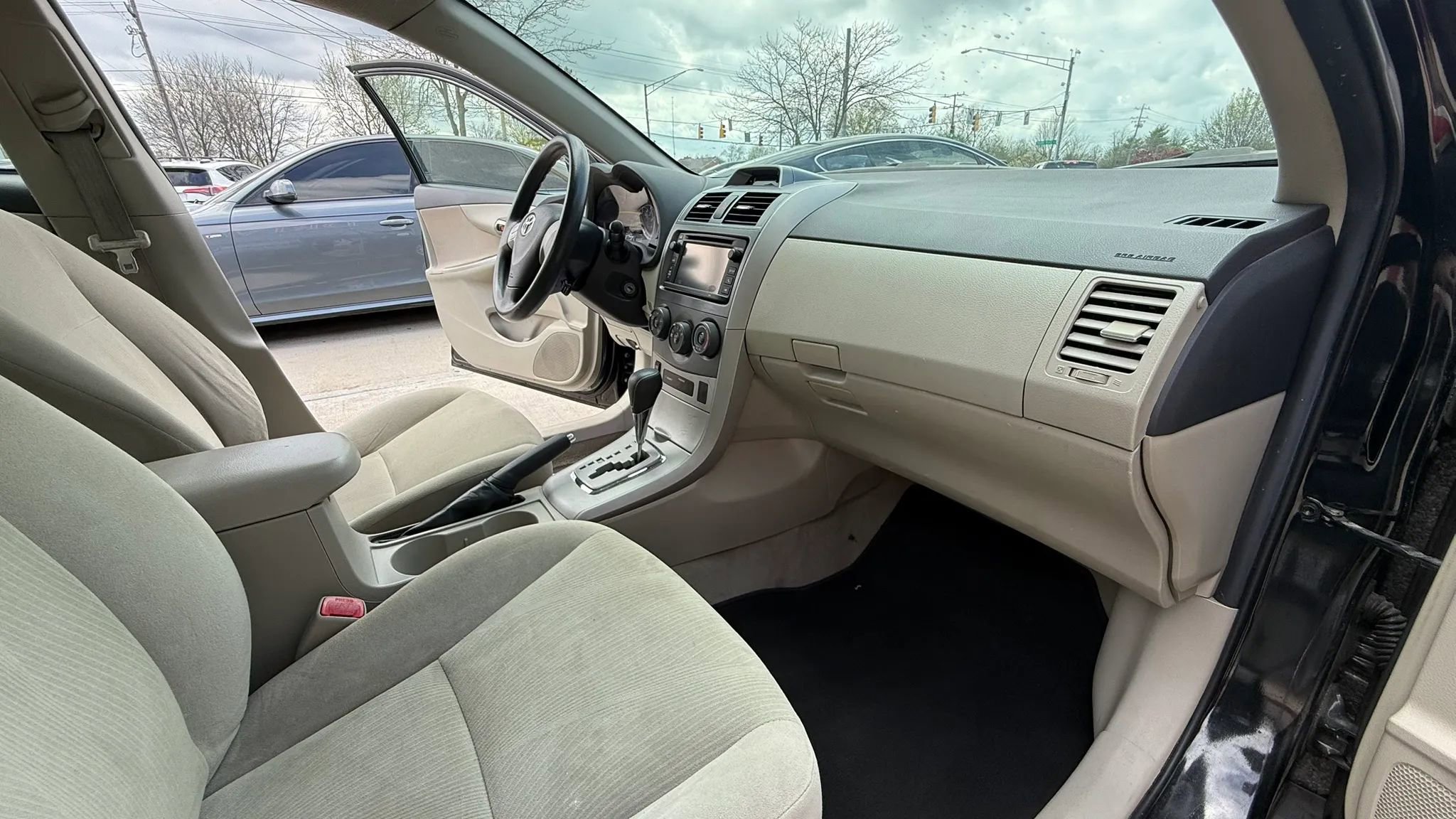 Used 2013 Toyota Corolla LE image 11