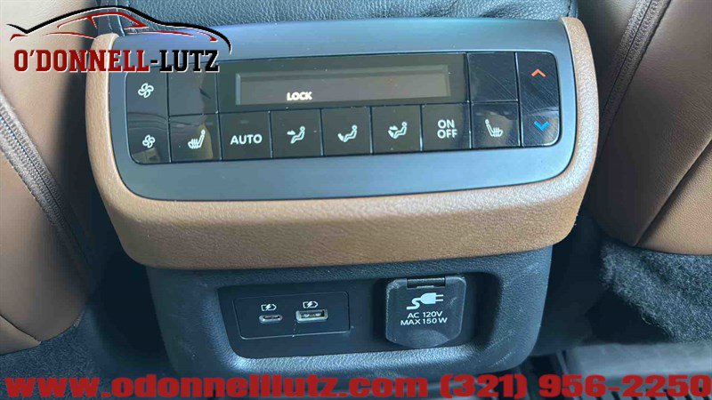 Used 2025 Nissan Pathfinder Platinum image 34