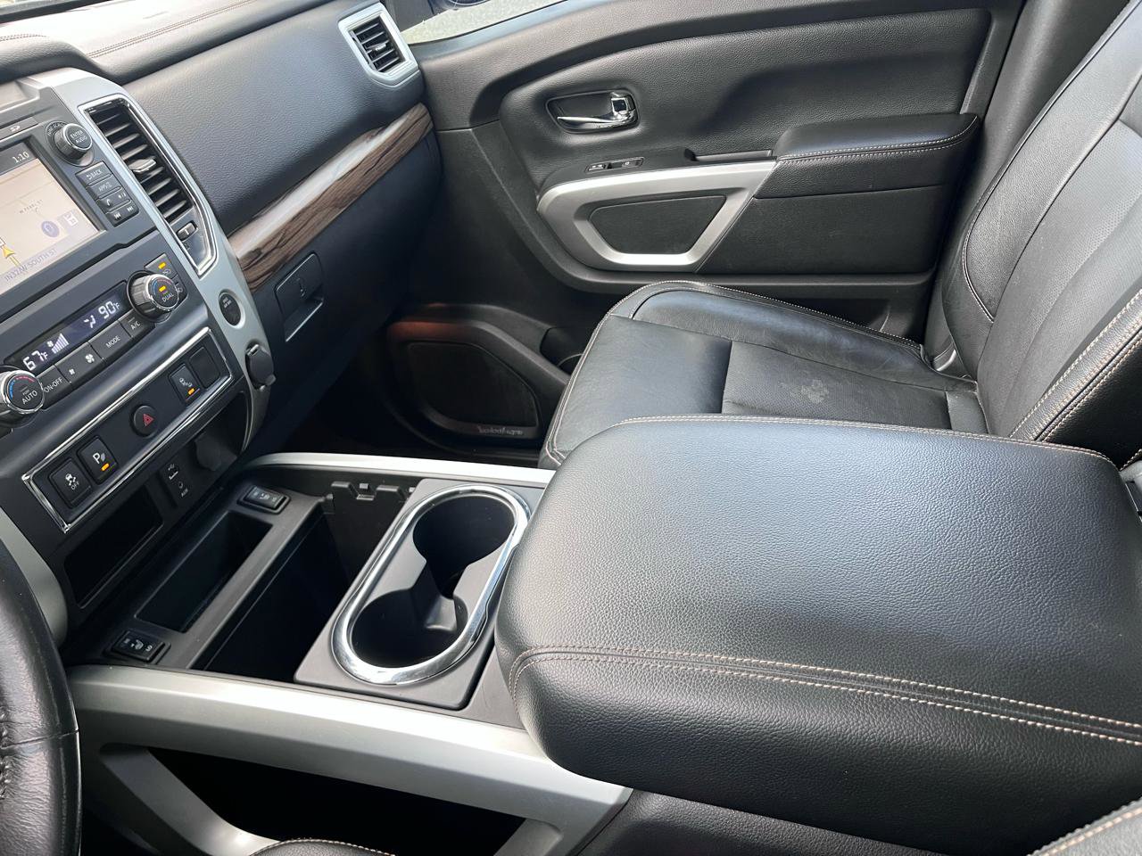 Used 2017 Nissan Titan SL image 35