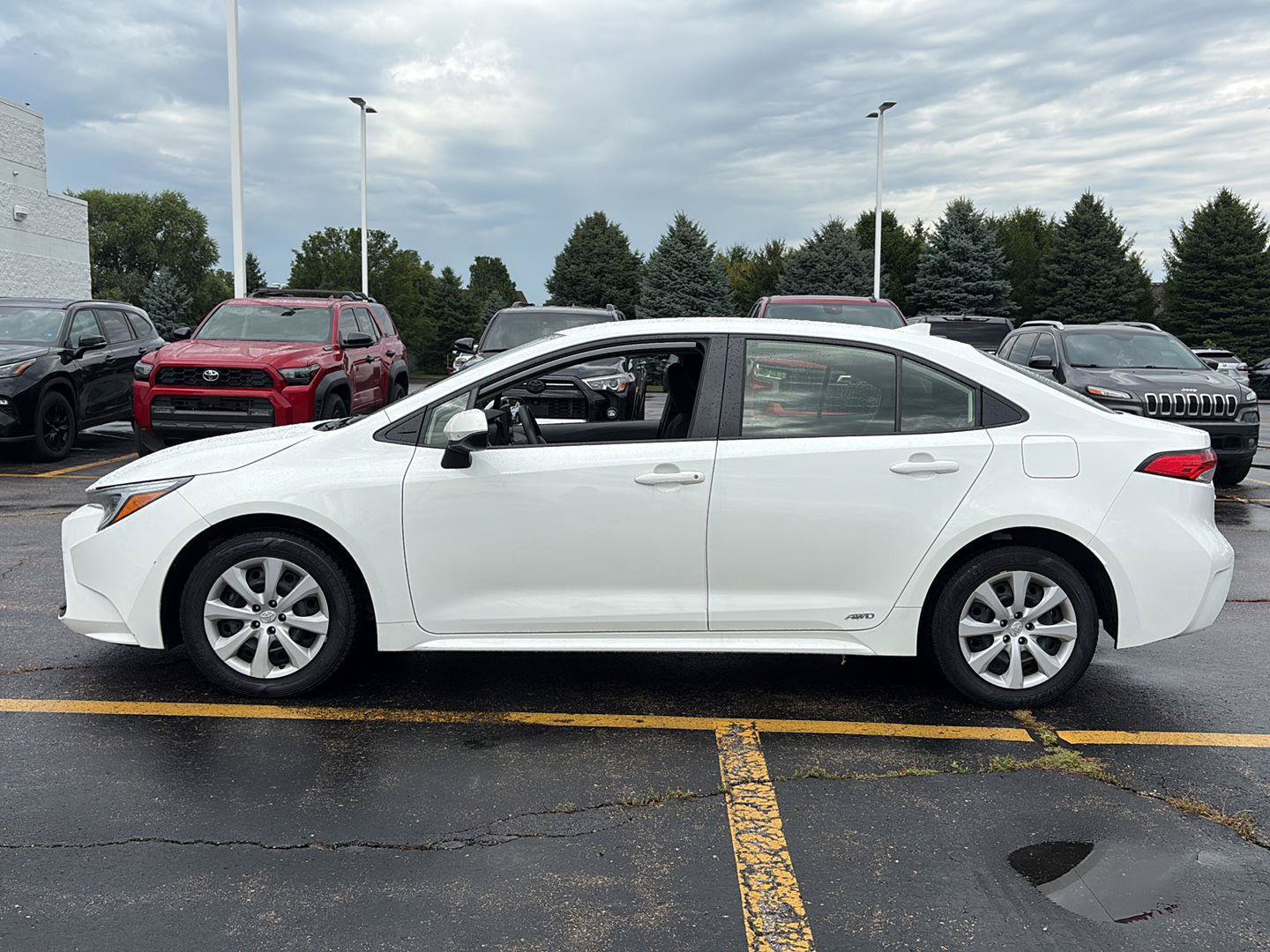 Used 2023 Toyota Corolla LE AWD/4WD image 28