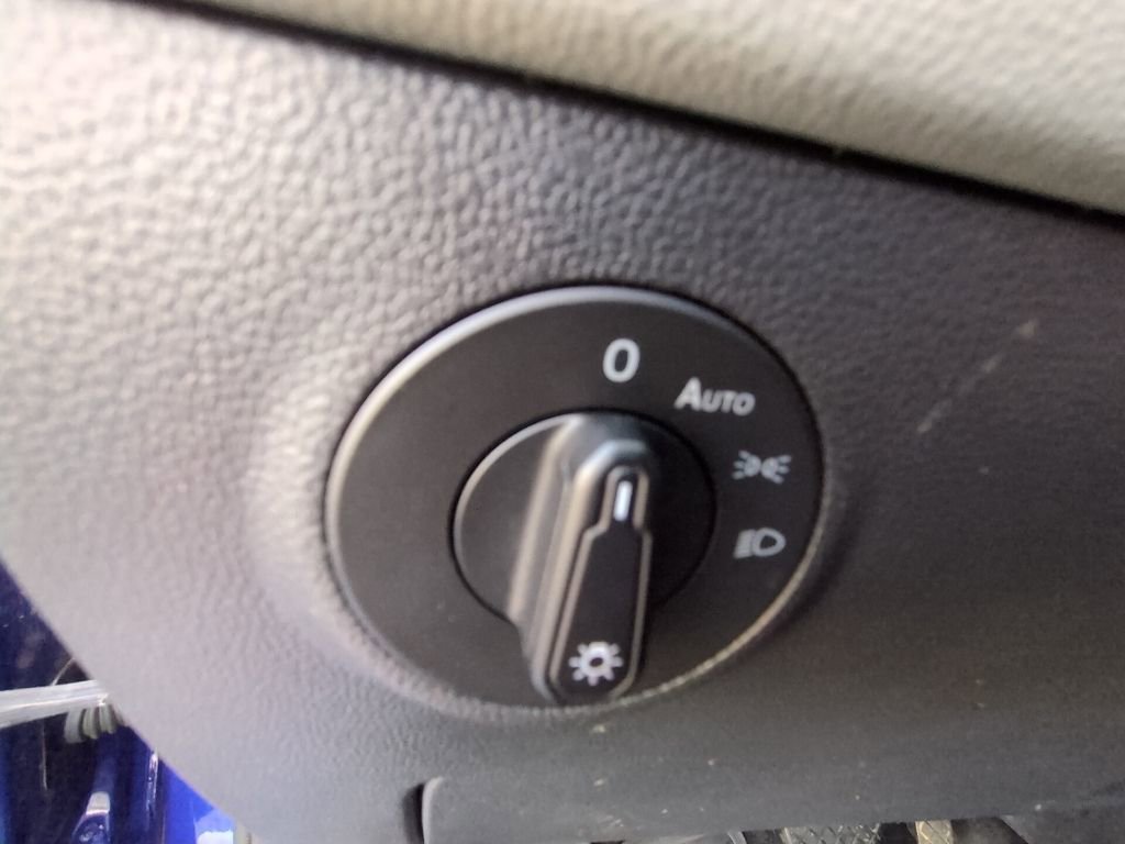 Used 2023 Volkswagen Taos SE image 14