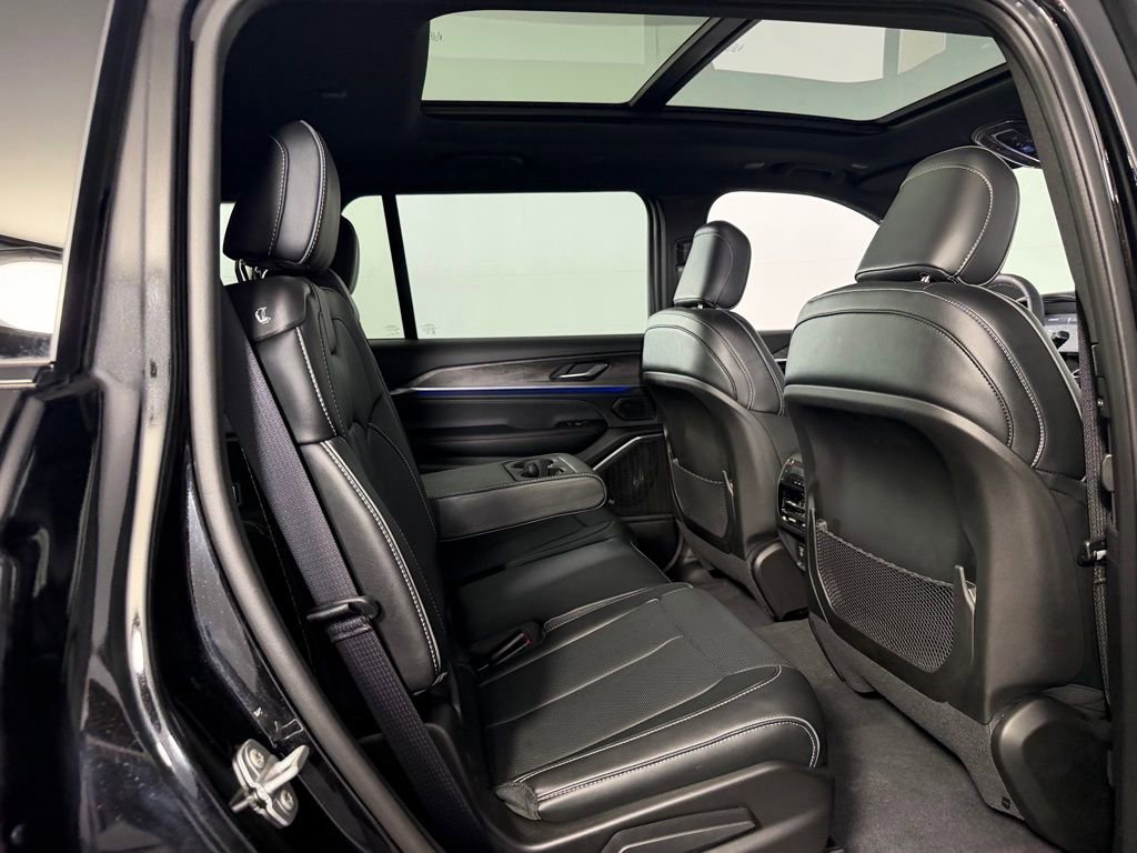 Used 2025 Jeep Grand Cherokee L Overland w/ Trailer Tow Package AWD/4WD image 28