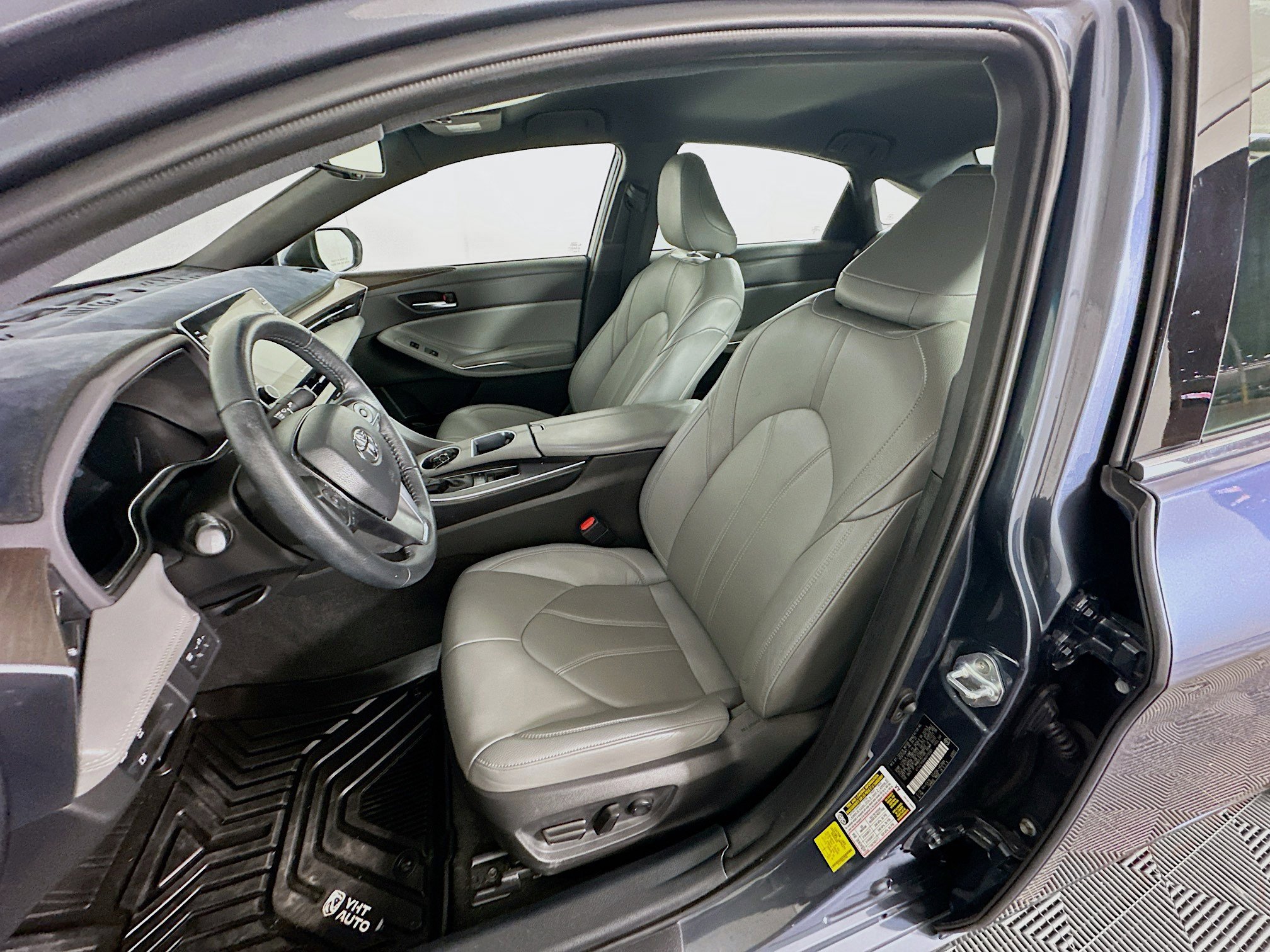 Used 2022 Toyota Avalon XLE image 13