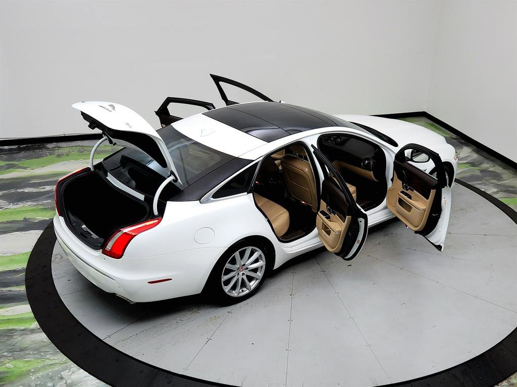 Used 2015 Jaguar XJ RWD image 37