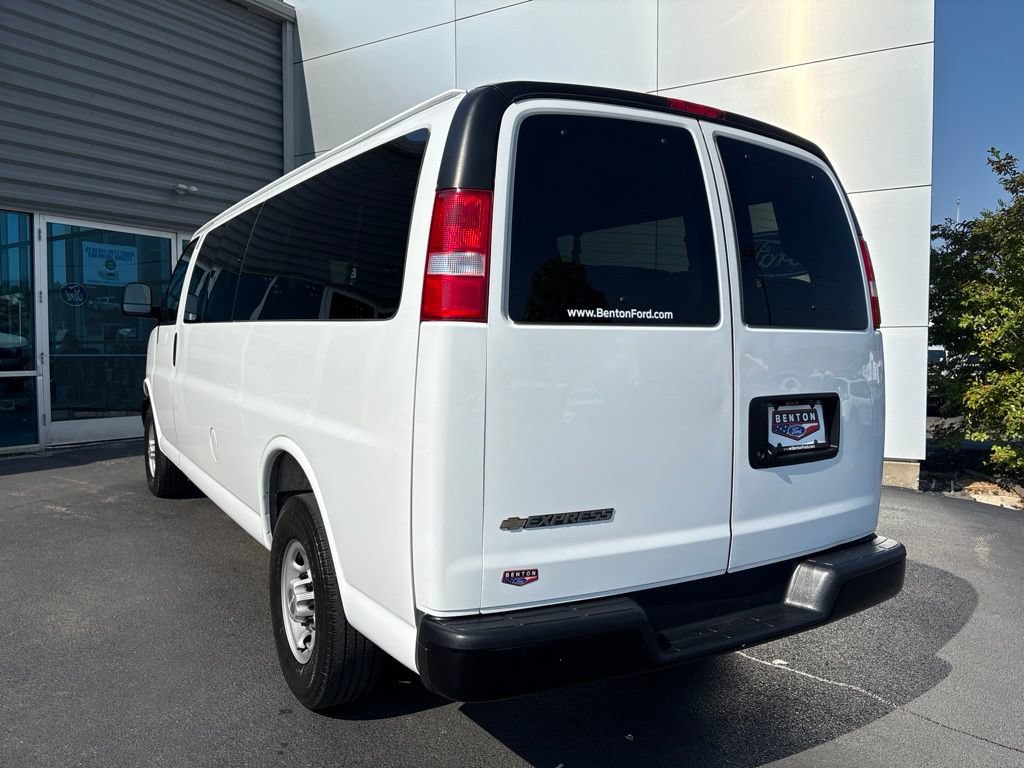 Used 2025 Chevrolet Express 3500 LS RWD image 4