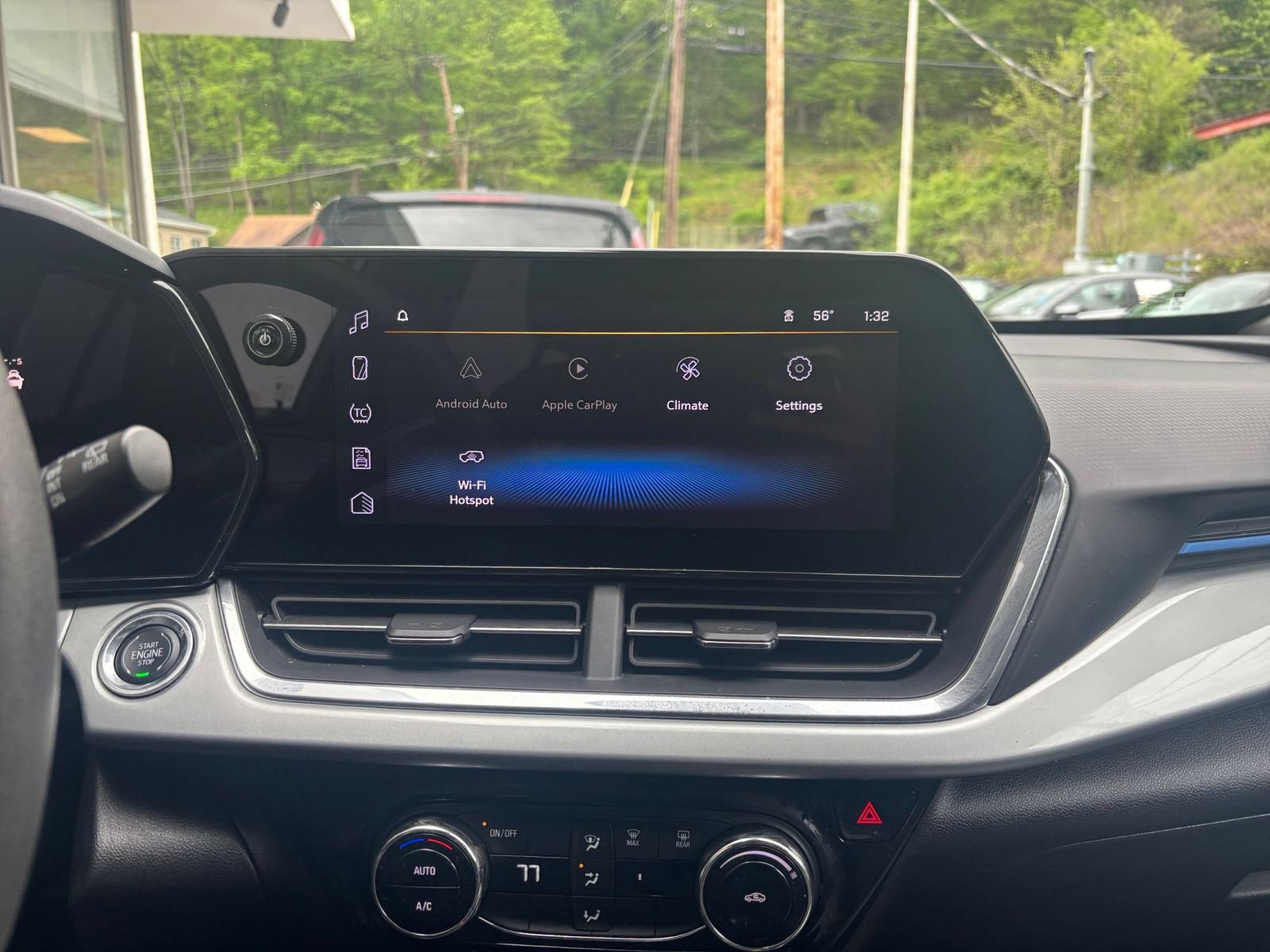 Used 2025 Chevrolet Trax LT FWD image 17