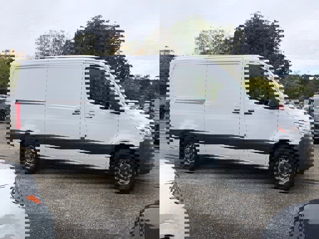 Used 2019 Freightliner Sprinter 2500 w/ Driver Convenience Package image 8