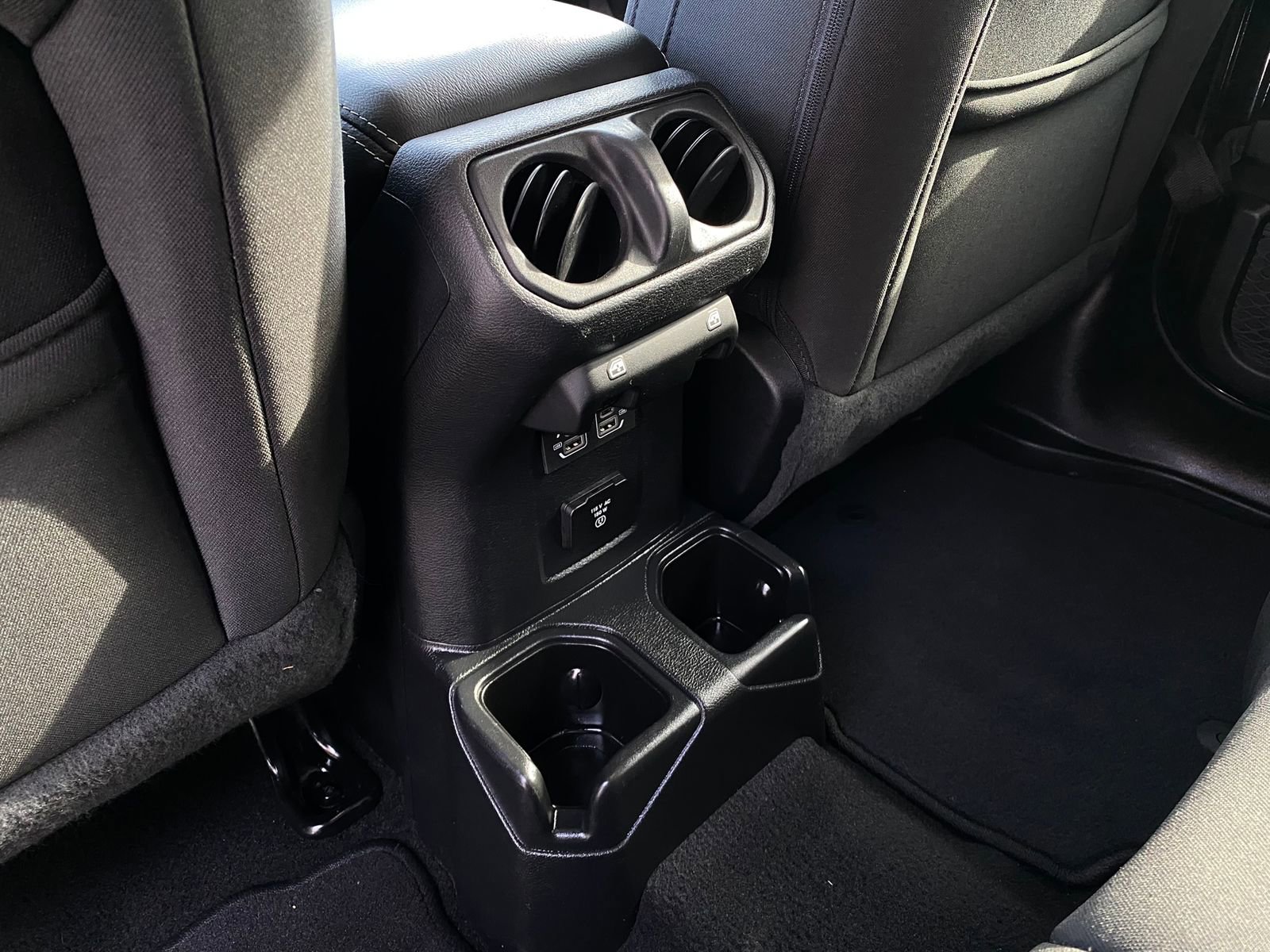 Used 2023 Jeep Wrangler Unlimited Sahara image 27