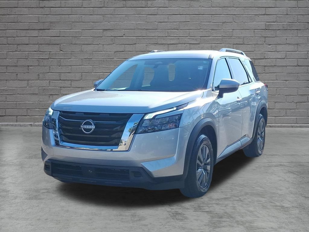 Used 2024 Nissan Pathfinder SV FWD image 3