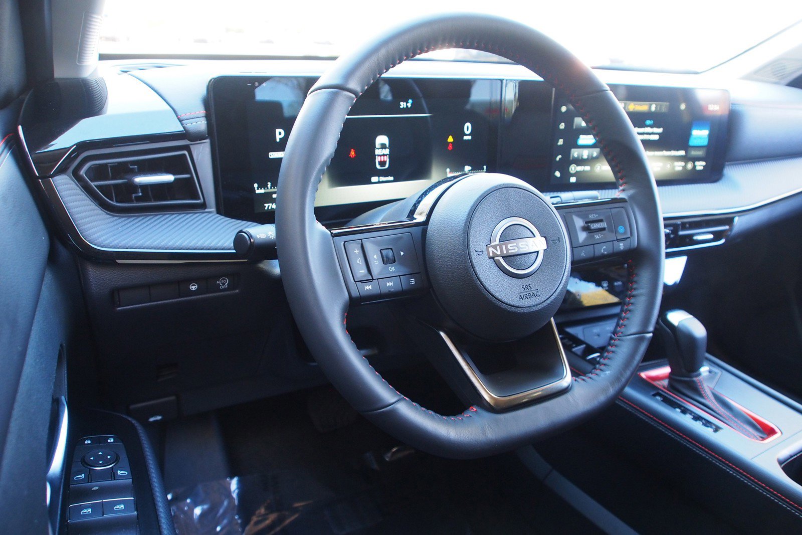 Used 2025 Nissan Kicks SR image 15