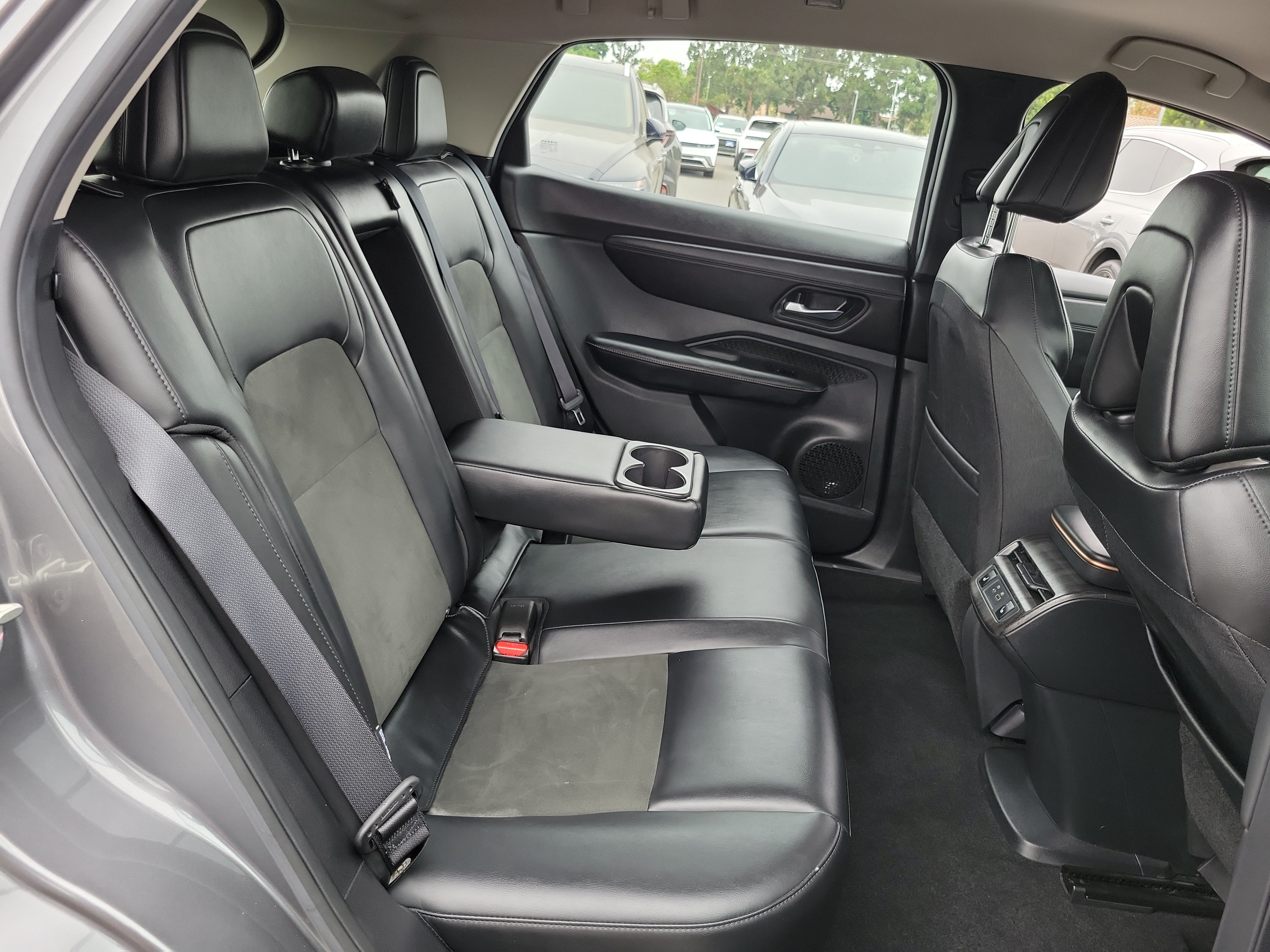 Used 2023 Nissan Ariya FWD image 24
