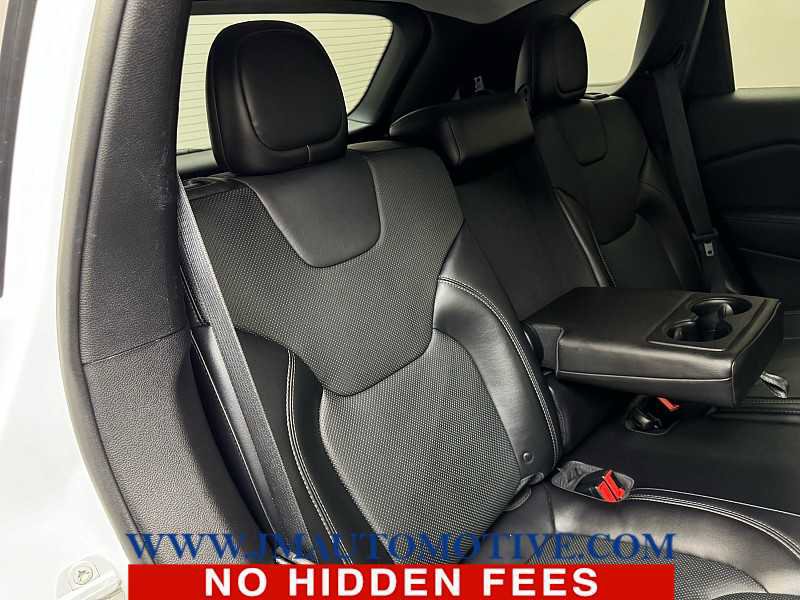 Used 2019 Jeep Cherokee Limited image 18