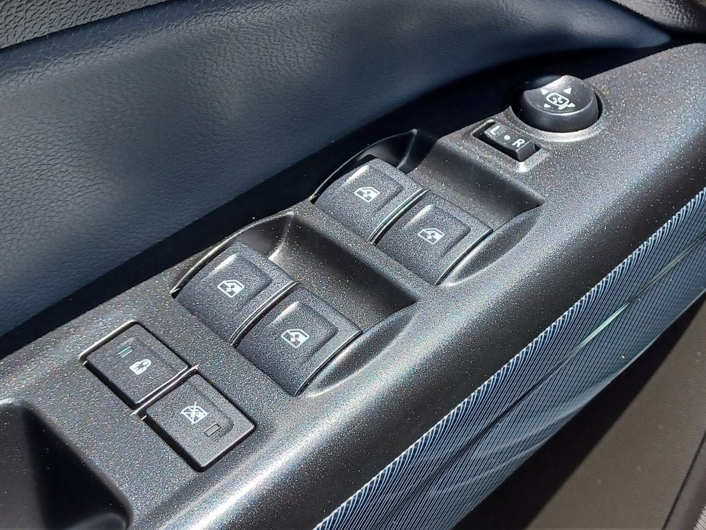 Used 2018 Chevrolet Colorado Z71 AWD/4WD image 12