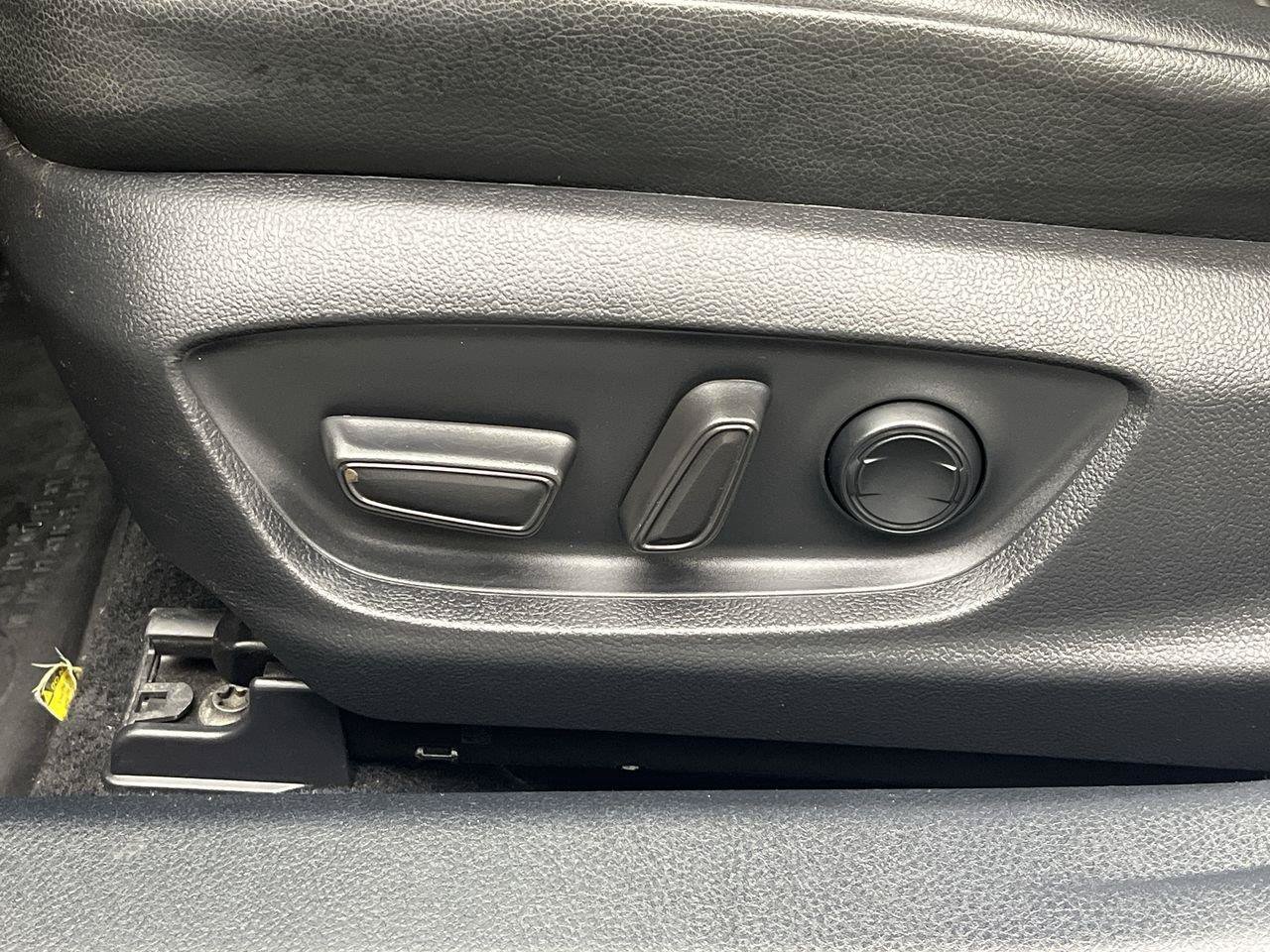 Used 2022 Toyota Camry SE w/ Carpet Mat Package (TMS) FWD image 9