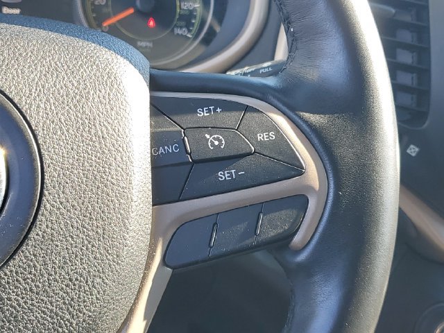 Used 2017 Jeep Cherokee Limited AWD/4WD image 23