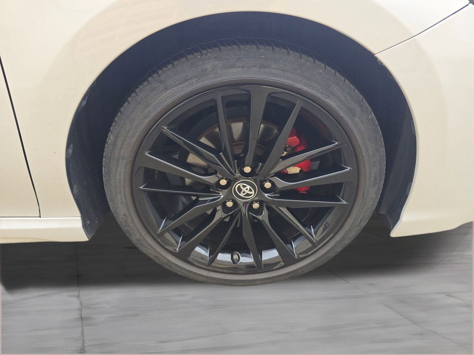 Used 2018 Toyota Camry XSE image 11