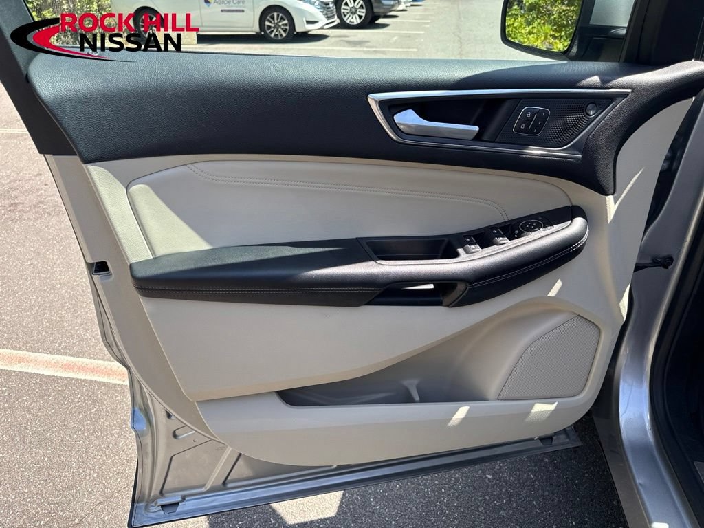 Used 2022 Ford Edge Titanium AWD/4WD image 13