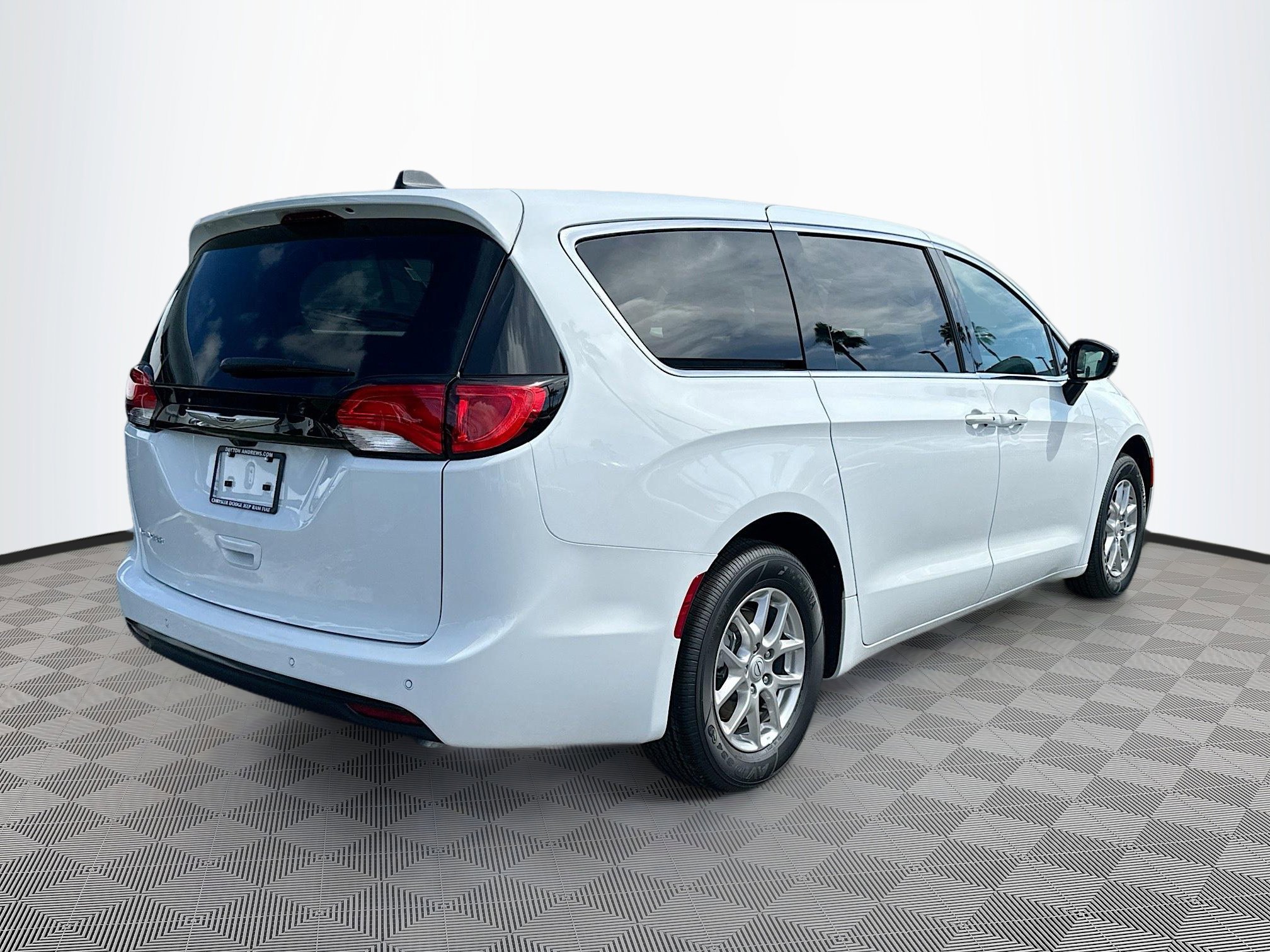 New 2026 Chrysler Voyager LX image 4