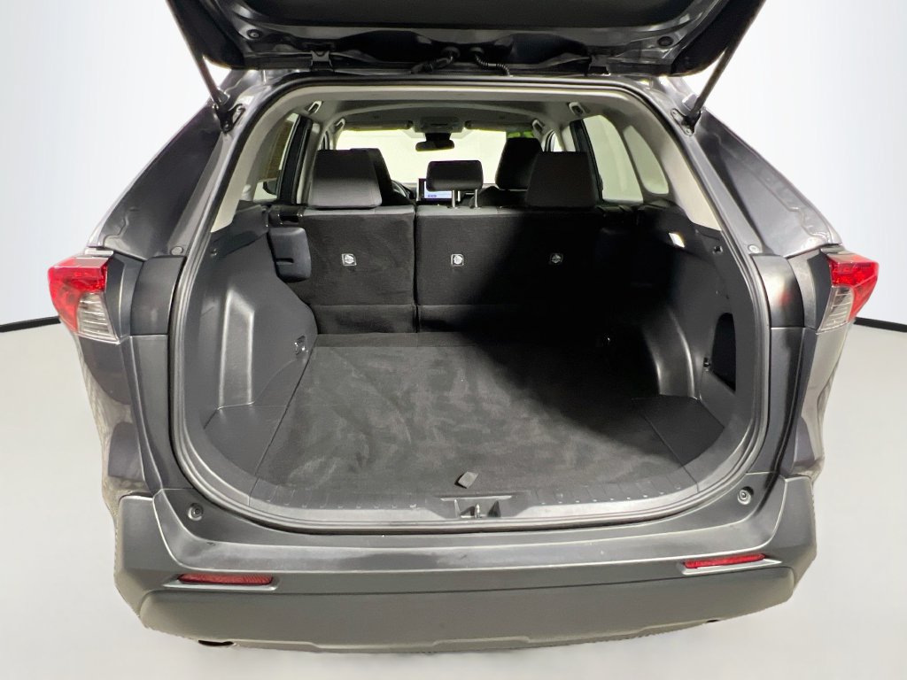 Used 2025 Toyota RAV4 XLE FWD image 31