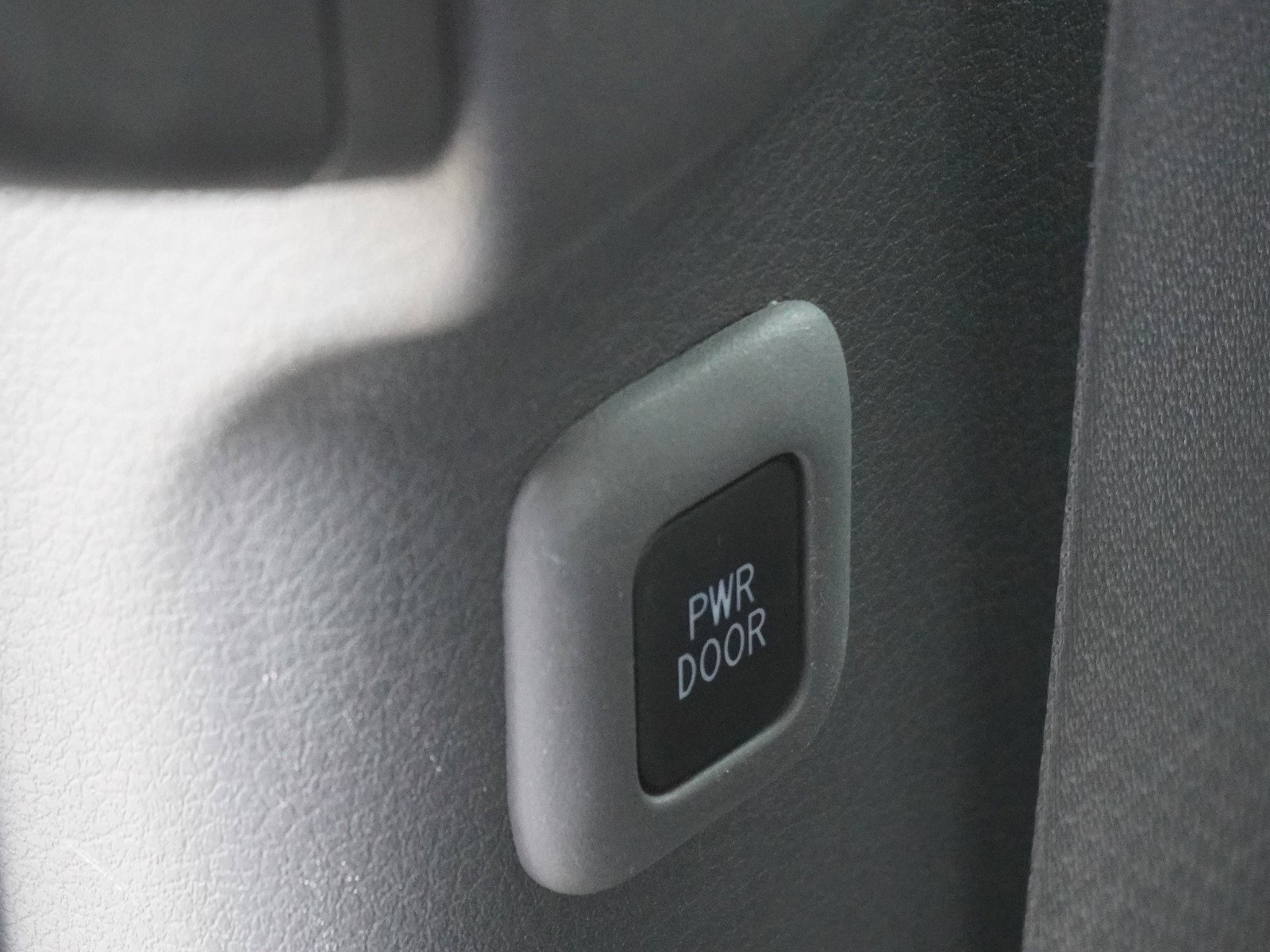 Used 2022 Toyota Sienna XLE image 14