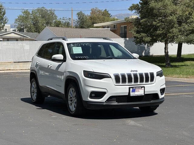Used 2019 Jeep Cherokee Latitude w/ Popular Appearance Group image 2