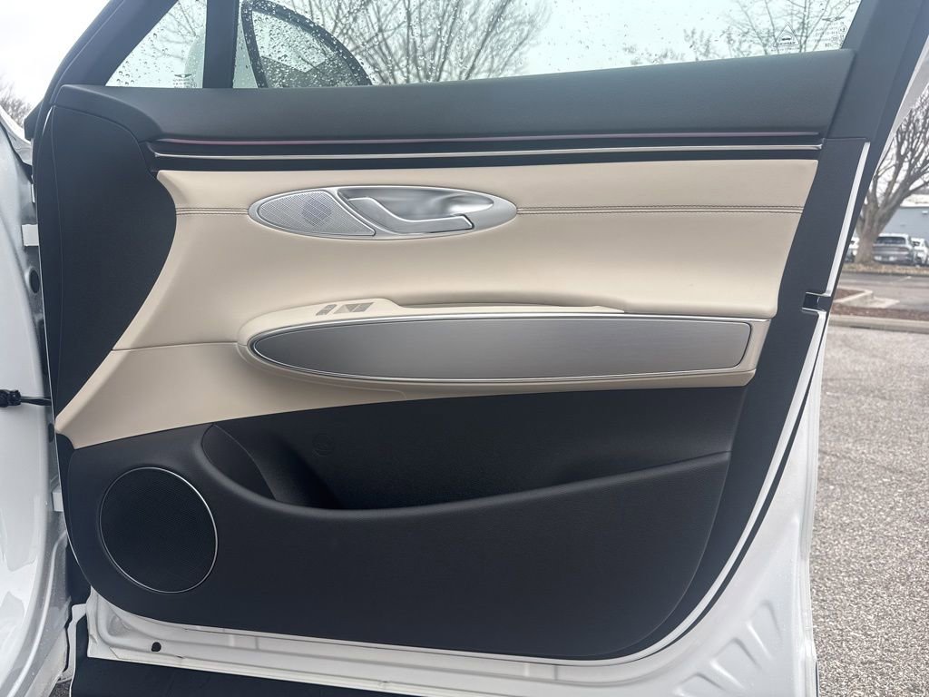 New 2026 Genesis GV70 2.5T Select AWD/4WD image 32