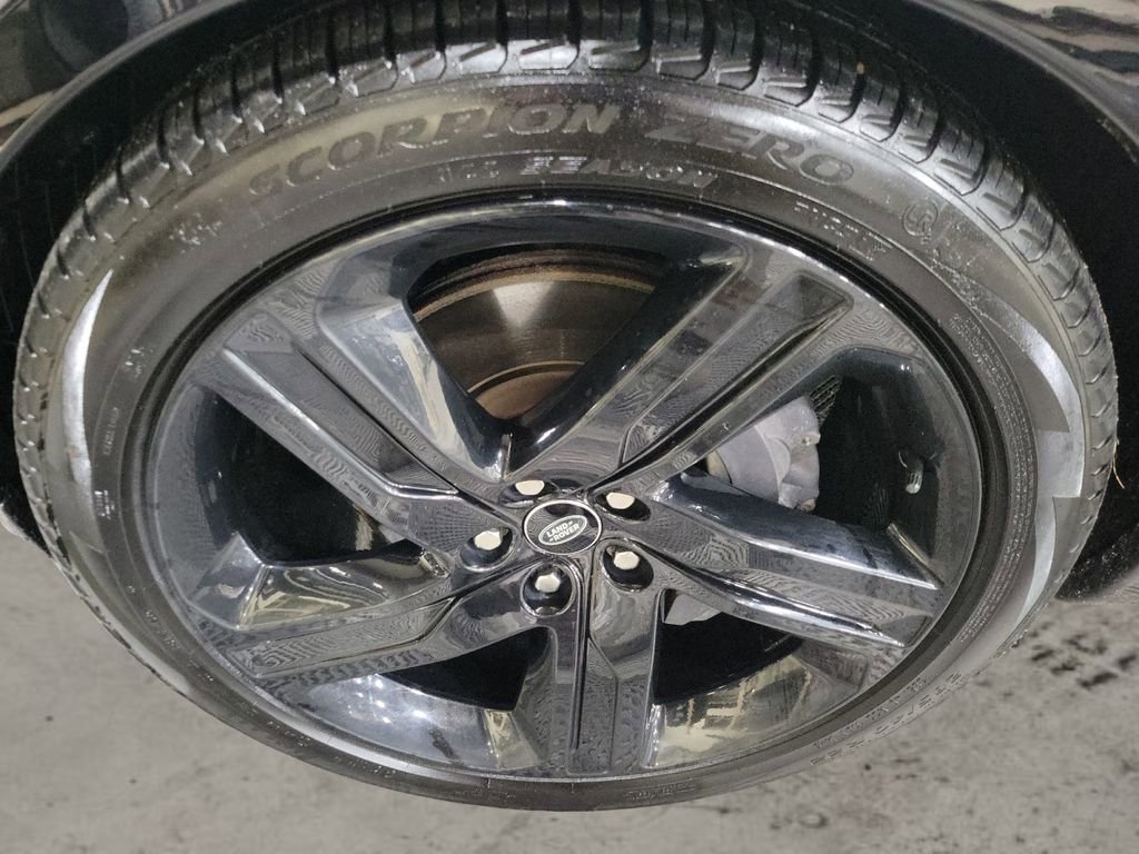 Used 2022 Land Rover Discovery HSE R-Dynamic image 9