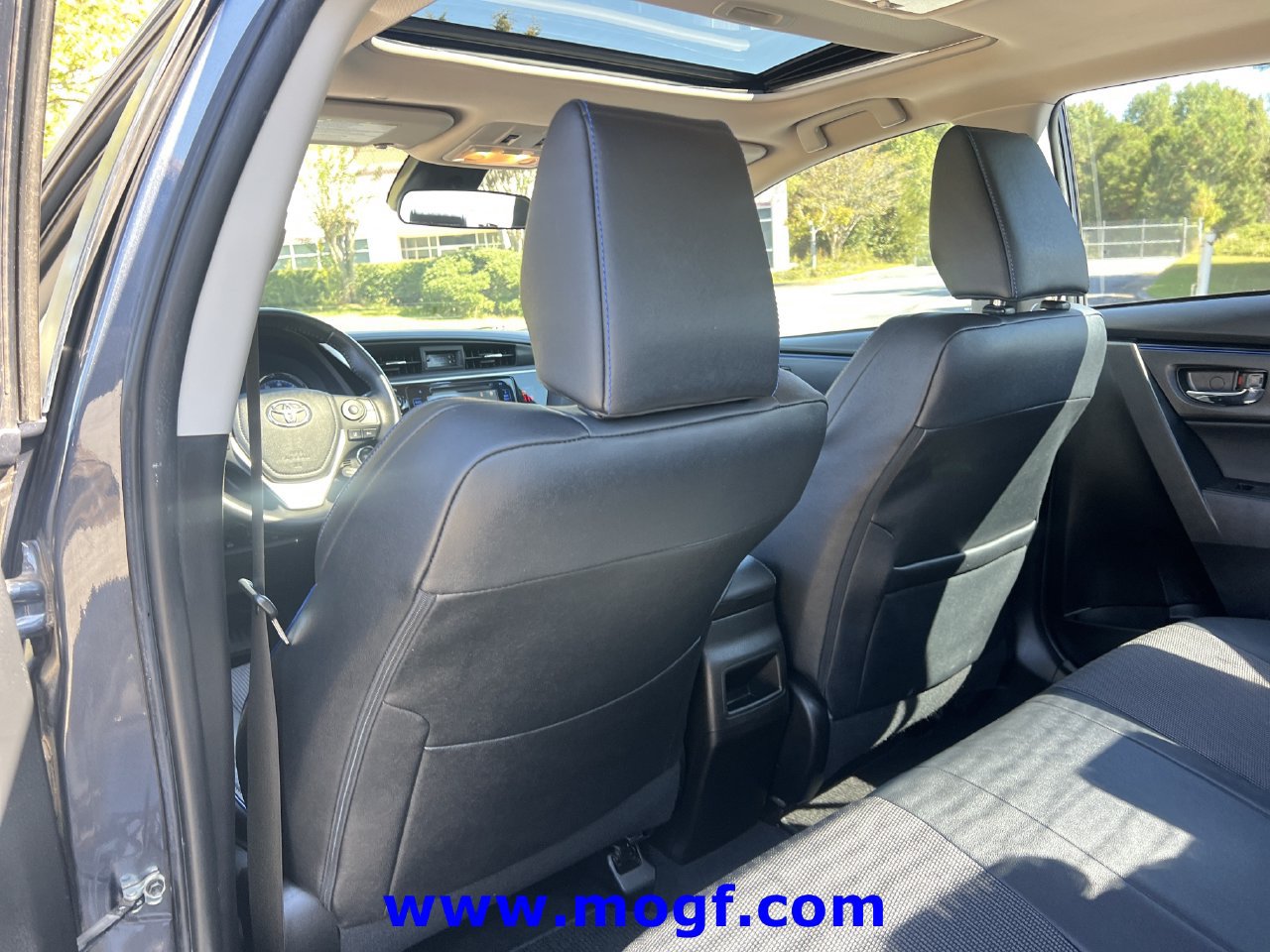 Used 2018 Toyota Corolla SE w/ SE Premium Package FWD image 21