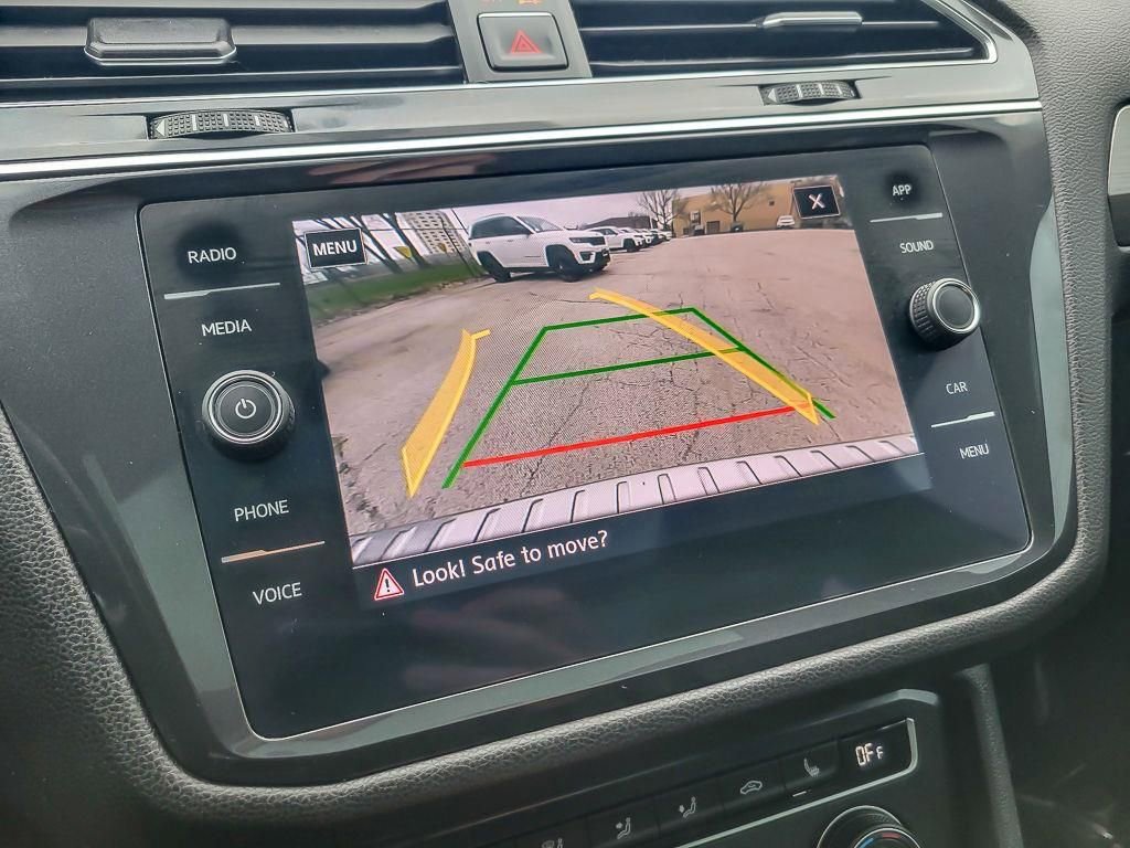 Used 2018 Volkswagen Tiguan SE w/ Panoramic Sunroof Package image 17