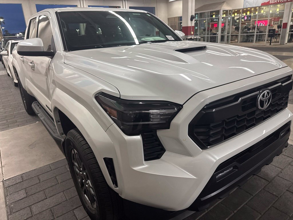 Used 2025 Toyota Tacoma TRD Sport AWD/4WD image 2