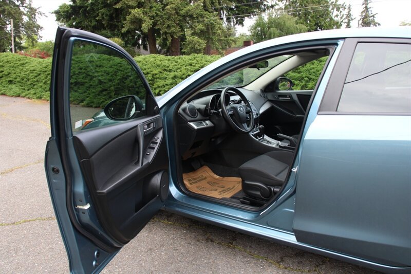 Used 2011 MAZDA MAZDA3 i Touring FWD image 5