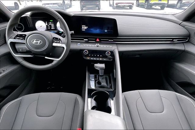 Certified 2025 Hyundai Elantra SEL image 15