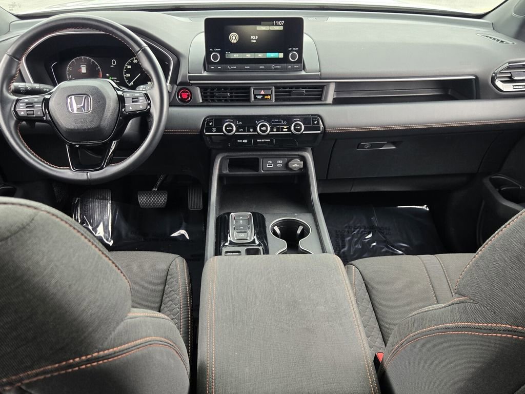 Certified 2025 Honda Pilot Sport image 13