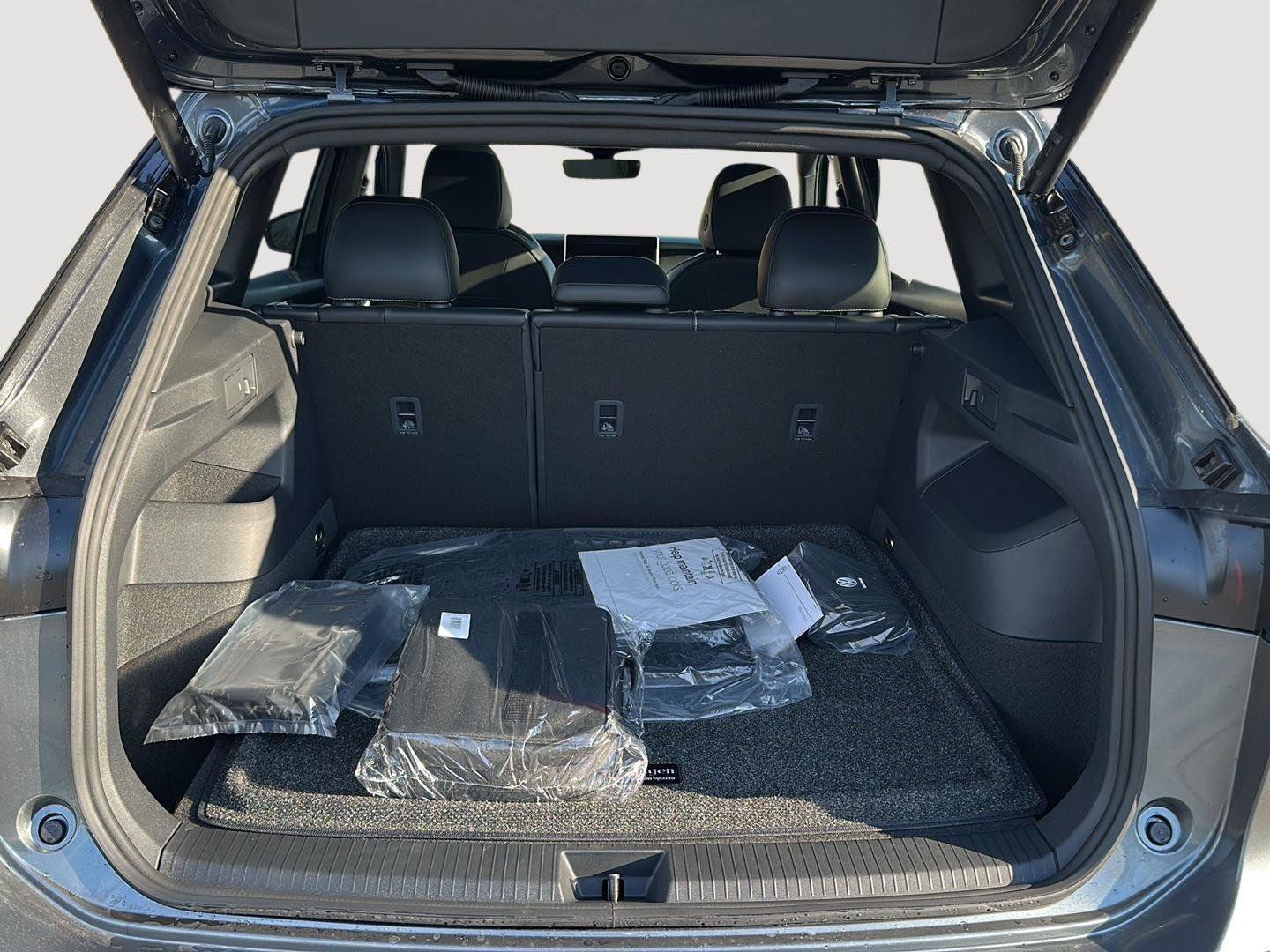 New 2026 Volkswagen Tiguan SE R-Line AWD/4WD image 15
