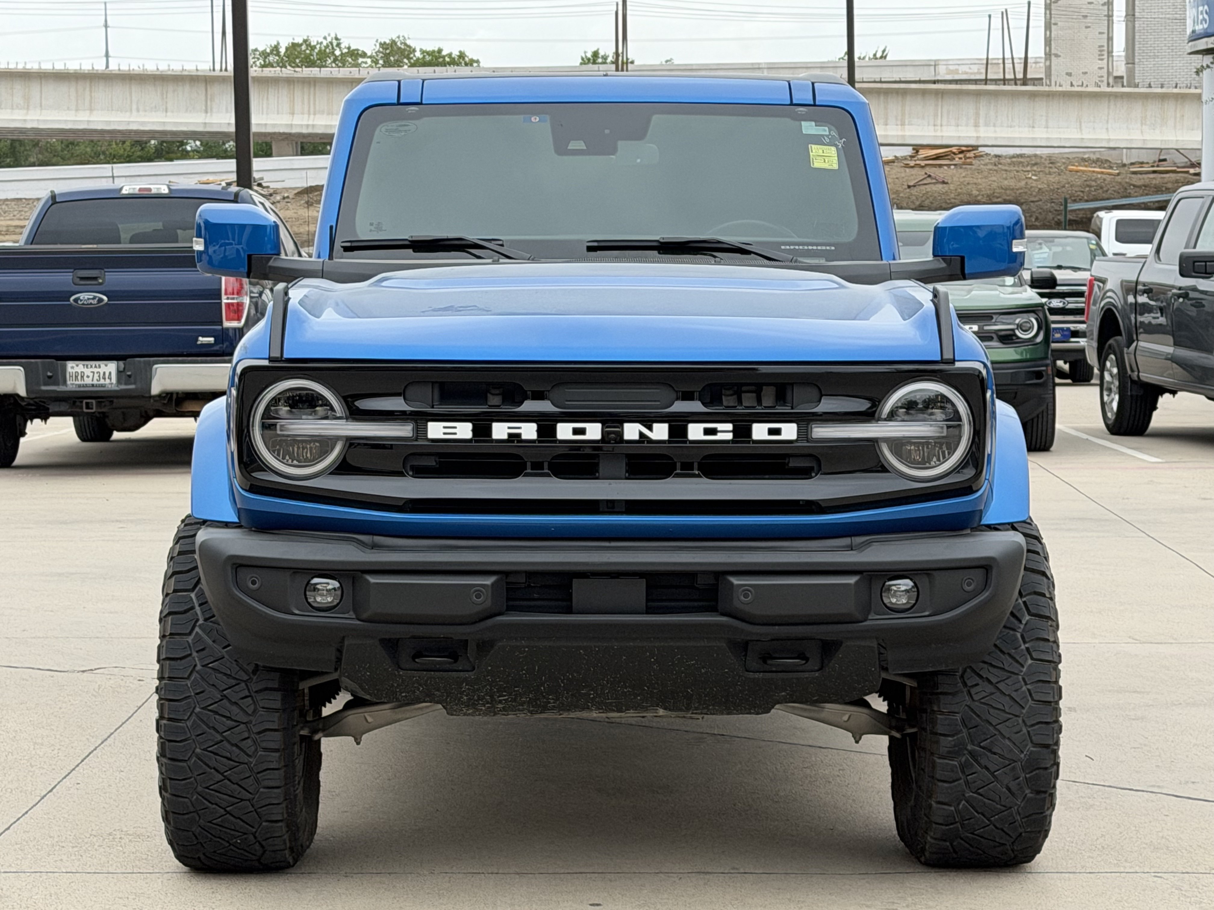 Used 2024 Ford Bronco Outer Banks AWD/4WD image 8