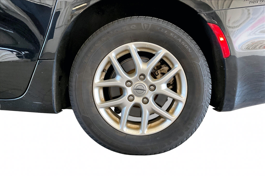 Used 2024 Chrysler Pacifica Touring-L FWD image 30