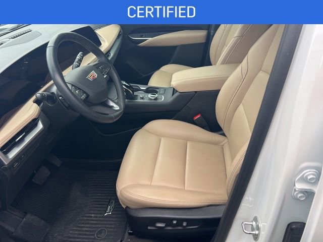 Used 2024 Cadillac XT4 Luxury w/ Cold Weather Package FWD image 5